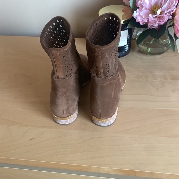 Michael Kors Sunny Bootie - Picture 4 of 6